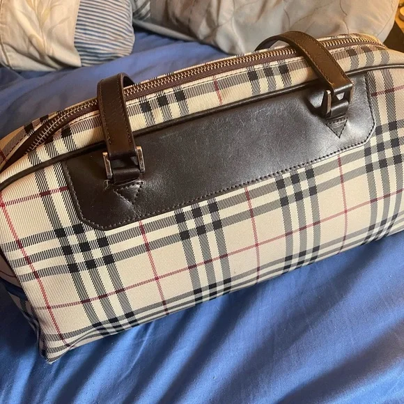 Authentic Burbery Novacheck Shoulder bag - Picture 5 of 11